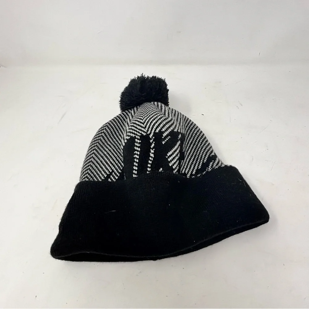 NIKE Fold over TENNESSEE VOLUNTEERS Black White Striped Beanie Pom Pom Adult OS - Picture 2 of 10